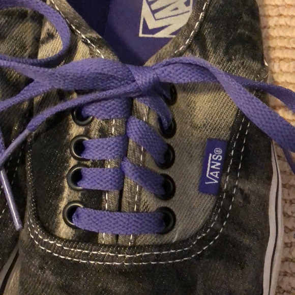 Authentic Vans - Picture 2 of 6